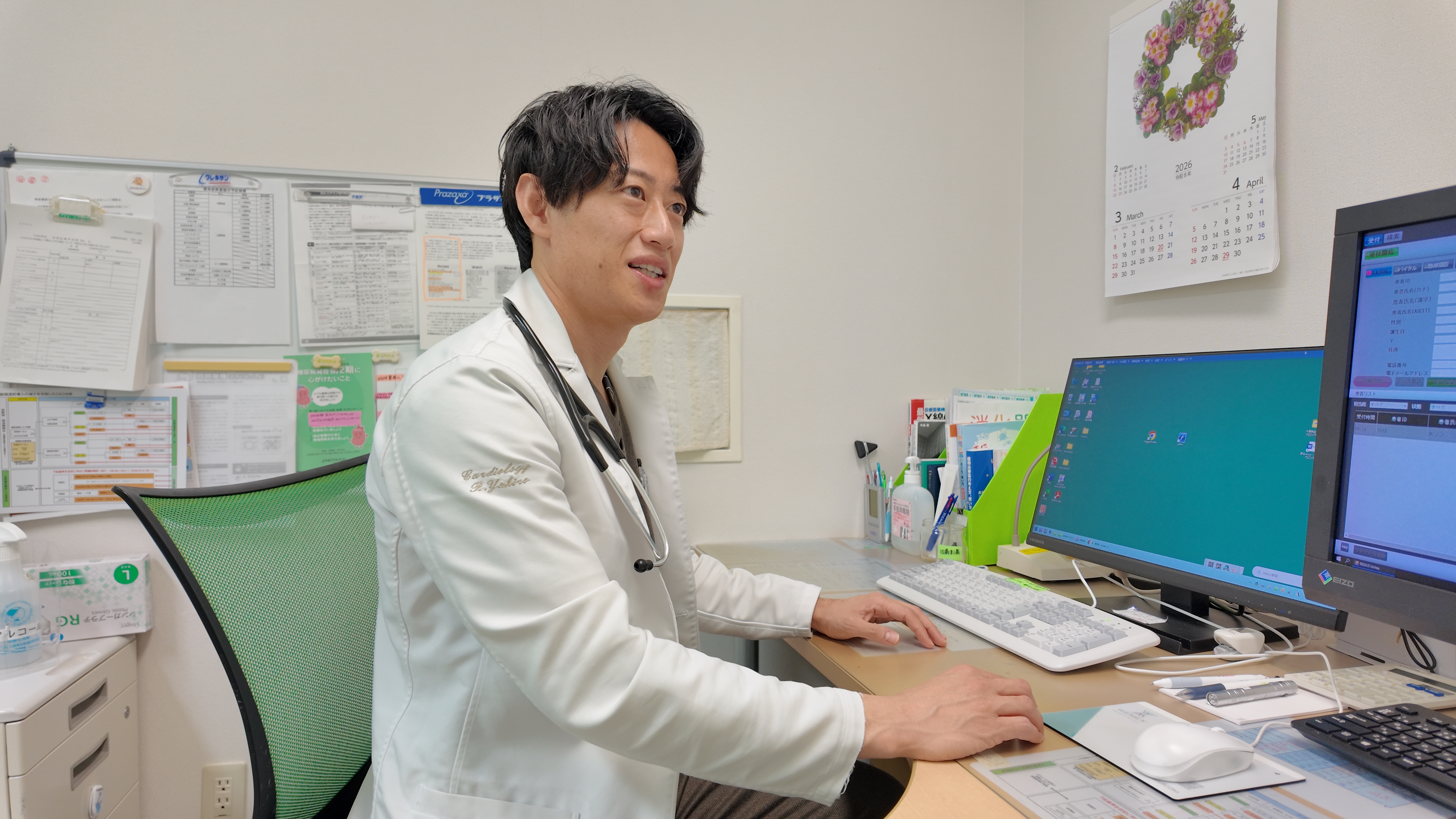 院長 八尋亮介 診察の様子